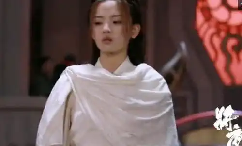 将夜2官宣杨超越剧照,戴美瞳出演昊天,是想做第二个唐嫣吗