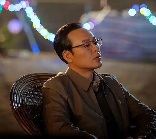 几位导演的仗义执言,使张颂文突破一场闹剧的重围,人气更旺了
