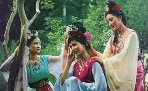 唯一演遍四大名著的美人因漂亮在火车站被导演相中,现过成这样
