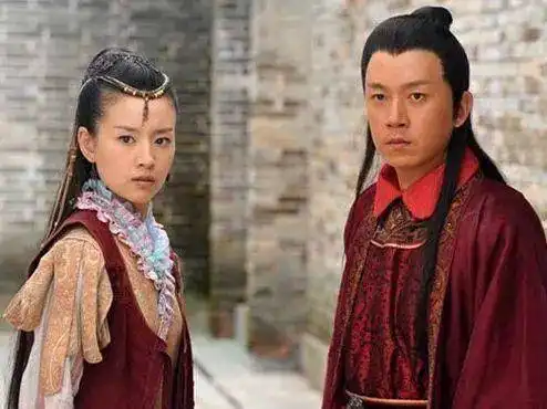 金粉世家播出16年了,刘亦菲和董洁的事业沉浮,令人深思
