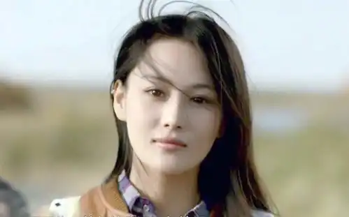 张馨予婚后综艺首秀,一身雍容大气的旗袍亮相,惊艳全场
