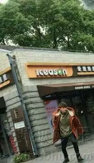 谈判官曝路透照杨幂黄子韬片场有说有笑
