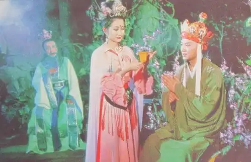 西游记珍贵剧照本是妩媚柔情的女妖精,却因唐僧被猪八戒打死
