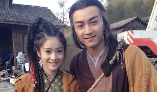 她6岁去剧组看望姐姐,却误打误撞被导演选中,如今一发不可收拾
