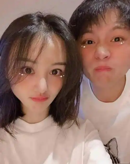 郑爽低价卖嫁妆,与张恒谈婚论嫁后分手自曝是妈妈买的但用不上
