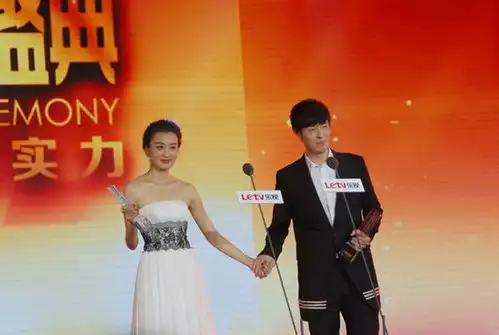 2013乐视盛典刘欢凭借齐大胜再获奖
