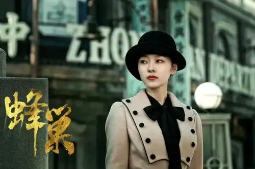 蜂巢首播,槽点满满,大失所望服装离谱药品穿越,又是神剧杨谦德式宋轶谍战剧网易订阅
