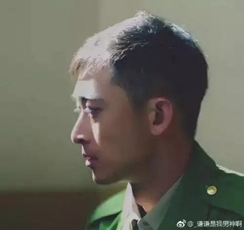 春风十里不如你戴教官和papi酱是同学,送罐头秀腹肌卖萌
