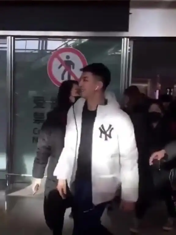 你和我的倾城时光我们的大男孩害羞了金瀚kim
