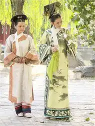 图揭甄嬛传里的美丽妹子华妃带母北漂闯娱圈

