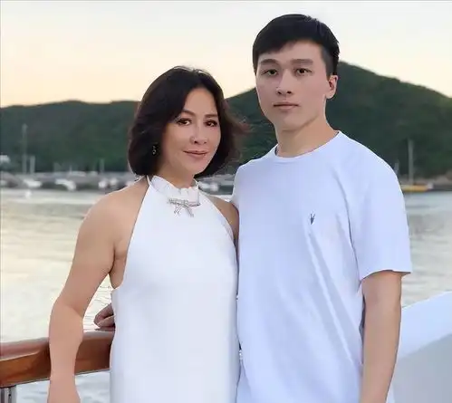 58岁刘嘉玲晒马尔代夫度假照未见老公梁朝伟