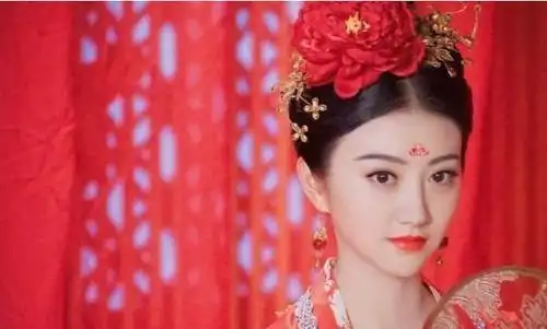 历史上最成功的陪嫁丫鬟,小姐成了妃子,她却当上了皇后
