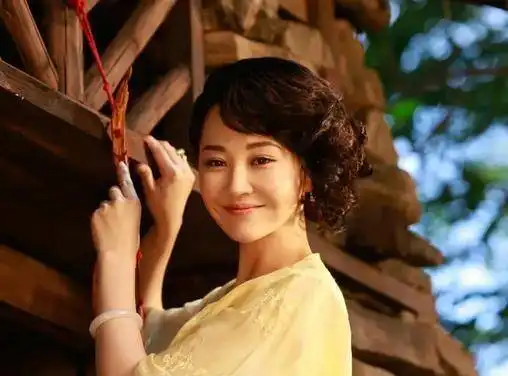 52岁许晴晒自拍庆生,笑容甜美眼神清澈,还是当初那个少女
