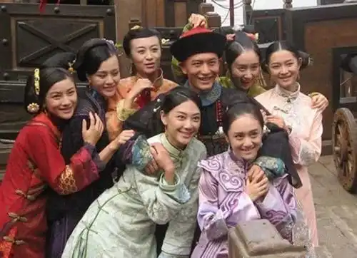 一男子娶3个老婆,还都有结婚证怎么办到的

