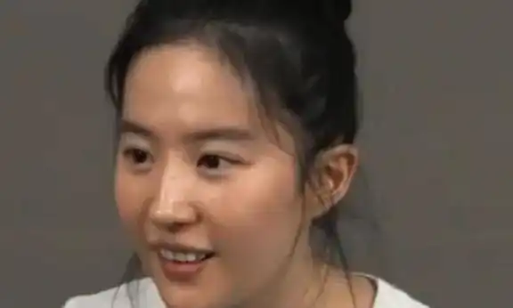 32岁刘亦菲素颜照流出试镜花木兰,这镜头也太真实了吧
