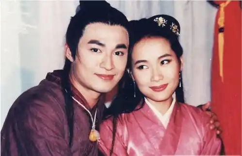 叶童倚天屠龙记赵敏的剧照总感觉像是男扮女装的许仙
