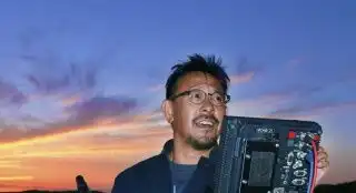 一步之遥
