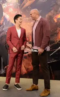摩天营救全球轮番首映文峰撞衫巨石强森还有四五天上映2
