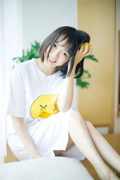 法医秦明之幸存者女主角余心恬曝短发写真自然灵气
