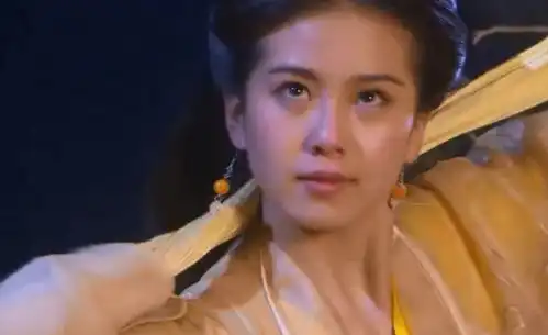 刘诗诗获赞最美黄衫女,友情客串倚天屠龙记,冷艳出尘
