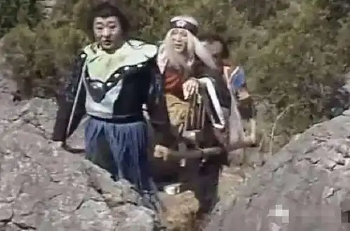 西游记珍贵剧照打酱油的小妖精,精细鬼和伶俐虫被孙悟空戏耍
