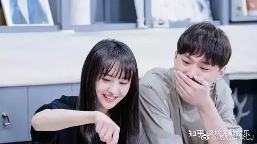 孩子出生证上有郑爽张恒的名字1男1女隔月出生,俩代孕妈妈
