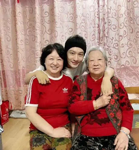 暗示离婚黄晓明回北方过年,baby不过情人节我是南方人

