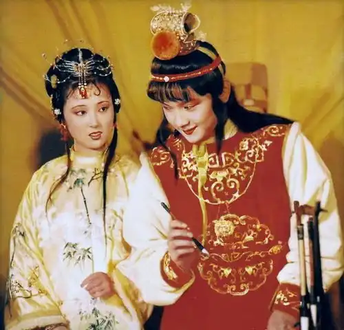 贾元春端午节赐礼,果真是听了王夫人的话吗其实是宝钗身份特殊
