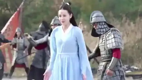 三生三世枕上书花絮热巴片场皮一下很开心,一言不合就唱歌

