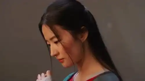 花木兰导演曝刘亦菲试妆花絮
