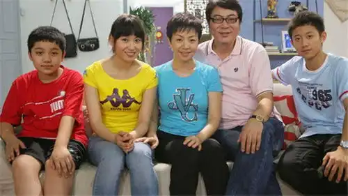 她靠关系挤走了杨紫,现在家有儿女演员重聚,却根本没人请她
