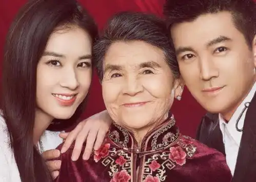 明星夫妻真会玩黄圣依穿高跟鞋公主抱杨子,是高跟鞋承受了所有
