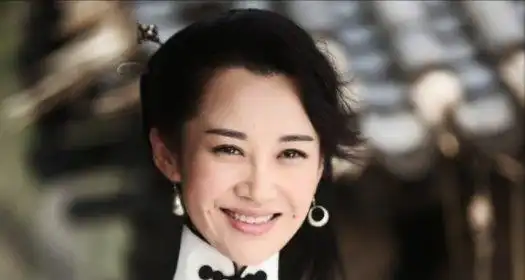 冯小刚称赞她是梦中情人,如今51岁依旧单身,却被袁立揭了老底
