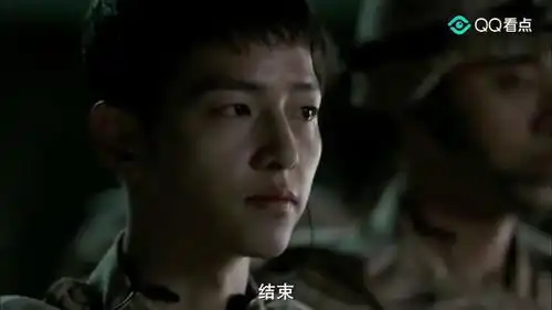 太阳的后裔宋仲基组织官兵展开救援行动,气质爆表
