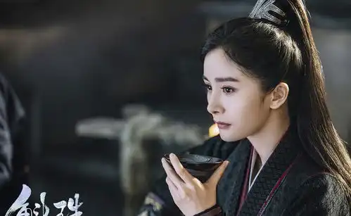 杨幂斛珠夫人生日剧照,和陈伟霆背后拥抱超亲密,网友期待
