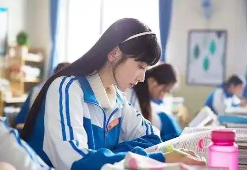 打call潮流告白新百伦领跑陪你玩转周末

