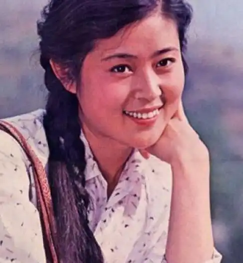 减肥or整容倪萍重回颜值巅峰,60岁还是女神模样
