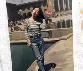 无意间翻到妈妈年轻时候的照片,在没有后期的年代,这才叫惊艳
