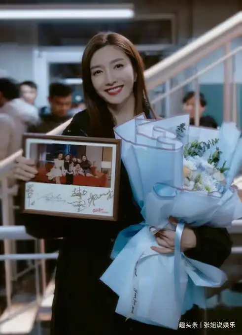 江疏影晒22楼新五美合影,欢乐颂3杀青期待非原班人马演绎
