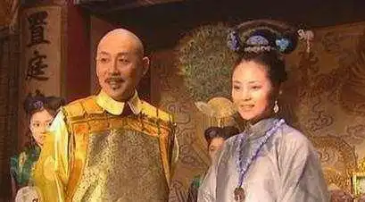 康熙王朝里,茹萍与他搭戏特显老,人家还大她一岁,像两代人
