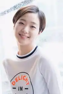 私照她的发型太美了难怪那么多人都喜欢她
