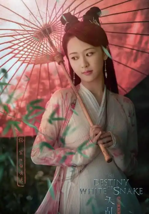 女星撑伞谁最美杨紫娇俏,angelababy做作,最后一位最经典
