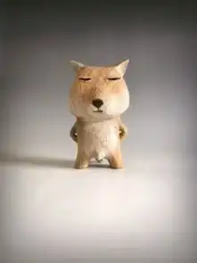 这些木雕小动物有着迷一样的萌感...
