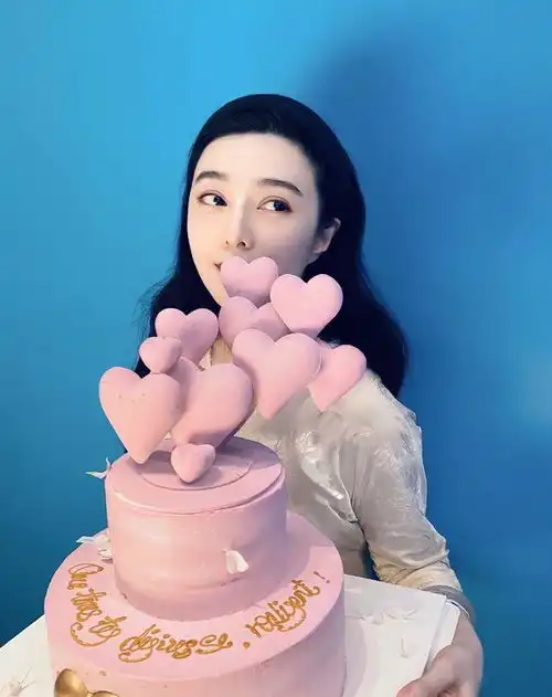 杨天真为40岁范冰冰庆生,嘟嘴献吻感情超好,毛若懿发长文送祝福