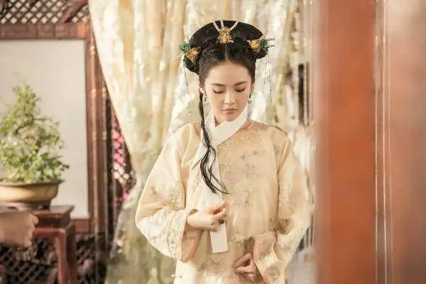 张佳宁我在宫里做厨师颖妃变如懿古装造型俏丽可人
