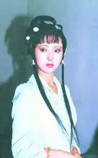 87版红楼梦林黛玉的饰演者陈晓旭不经意间的一张照片

