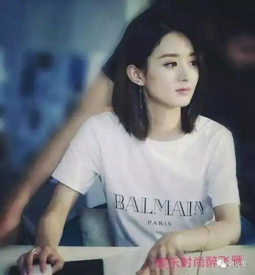赵丽颖晒出明兰证件自拍照,女儿国和倾城时光新剧照,美呆了
