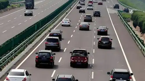 国家出手整治龟速车,五一假期出行不再担心堵车