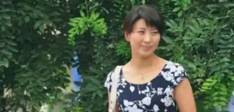 闫学晶亲手拔掉父亲氧气管,你以为是绝情其实背后藏着秘密
