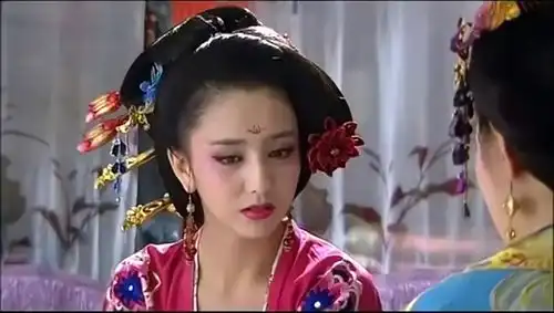 梦回唐朝戏中佟丽娅和武媚娘联手对付皇后,皇后产生幻觉,疯
